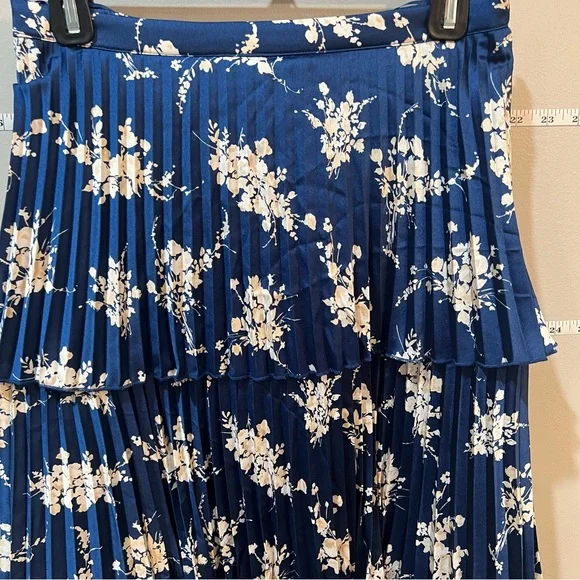 New with tags (NWT) Abercrombie & Fitch Women's Satin Pleated Tiered Maxi Skirt - Picture 3 of 7